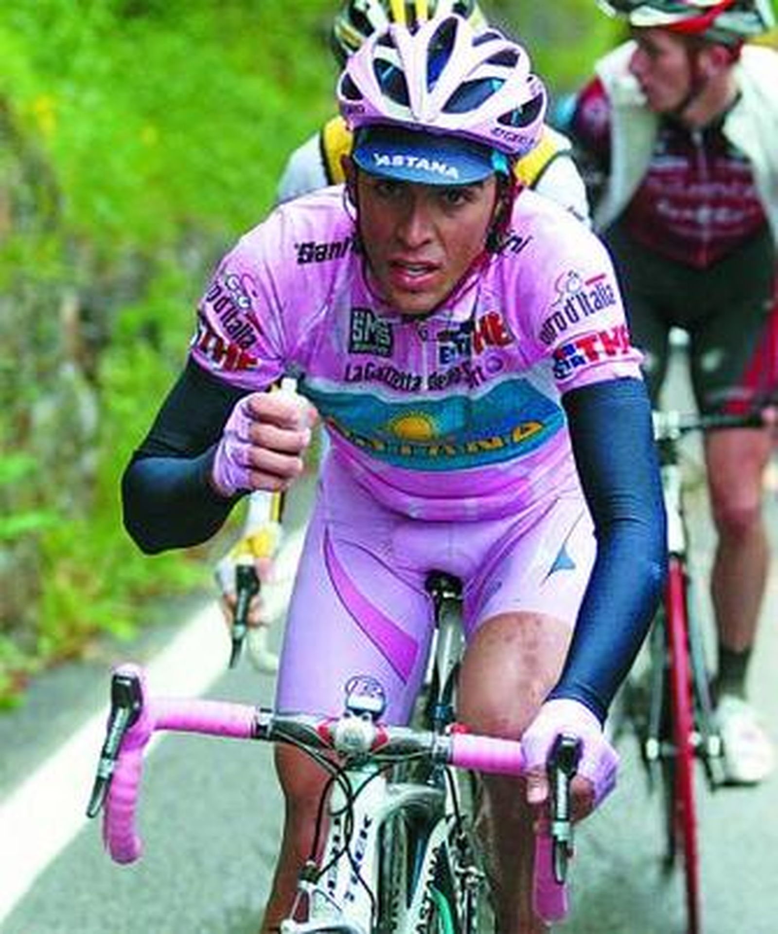 Alberto Contador, sufriendo durante la etapa de ayer.