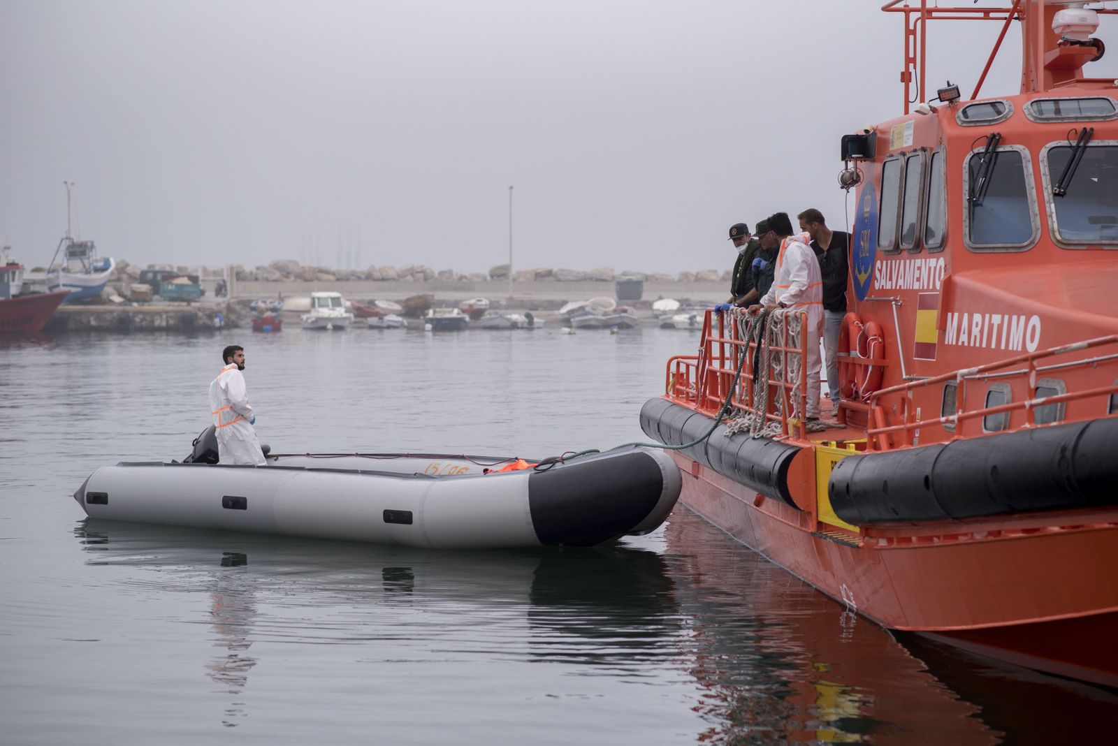Imagen de archivo del desembarco de inmigrantes en Motril.