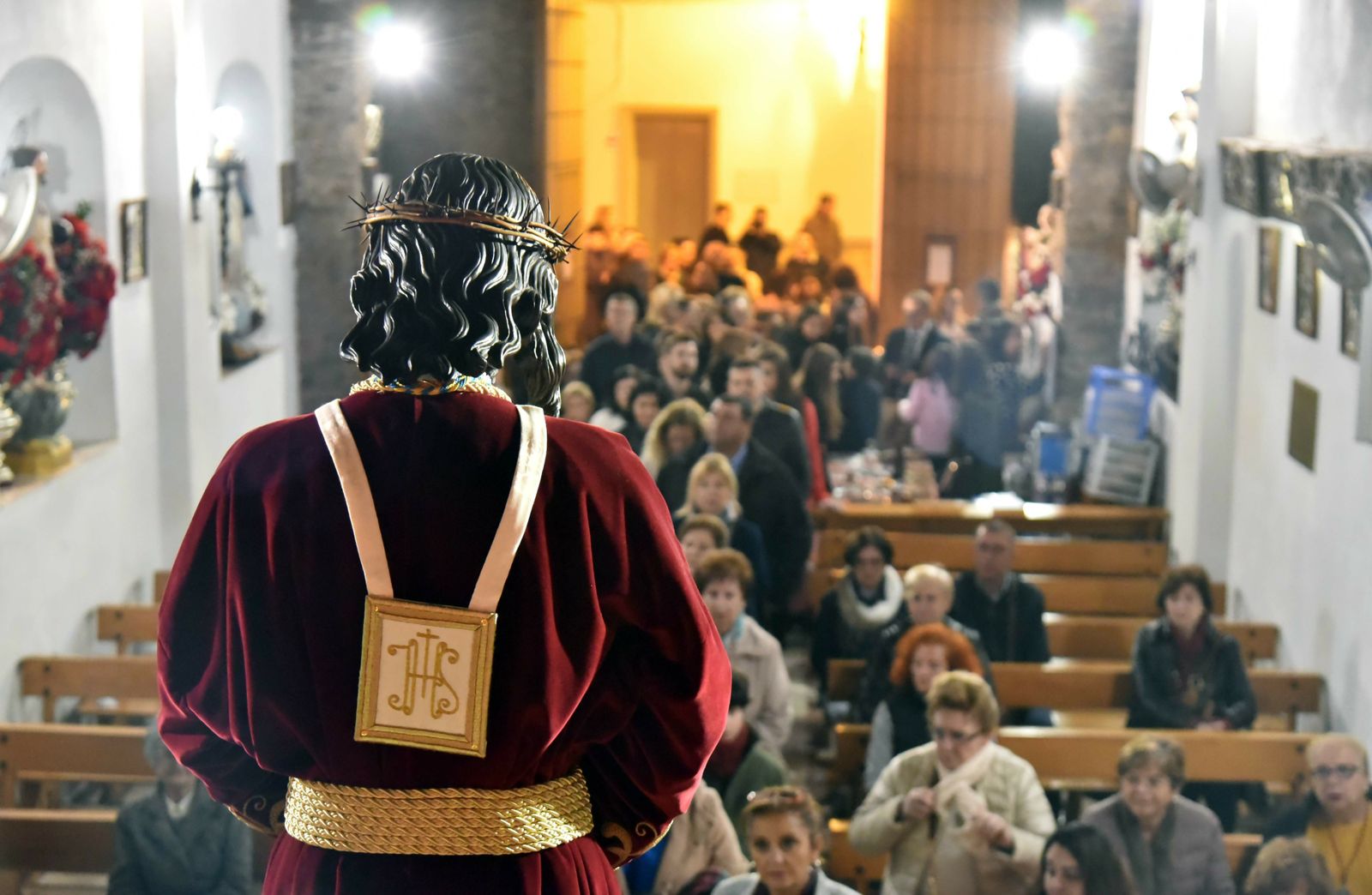 La talla del Medinaceli de Algeciras durante el besapié de 2019.