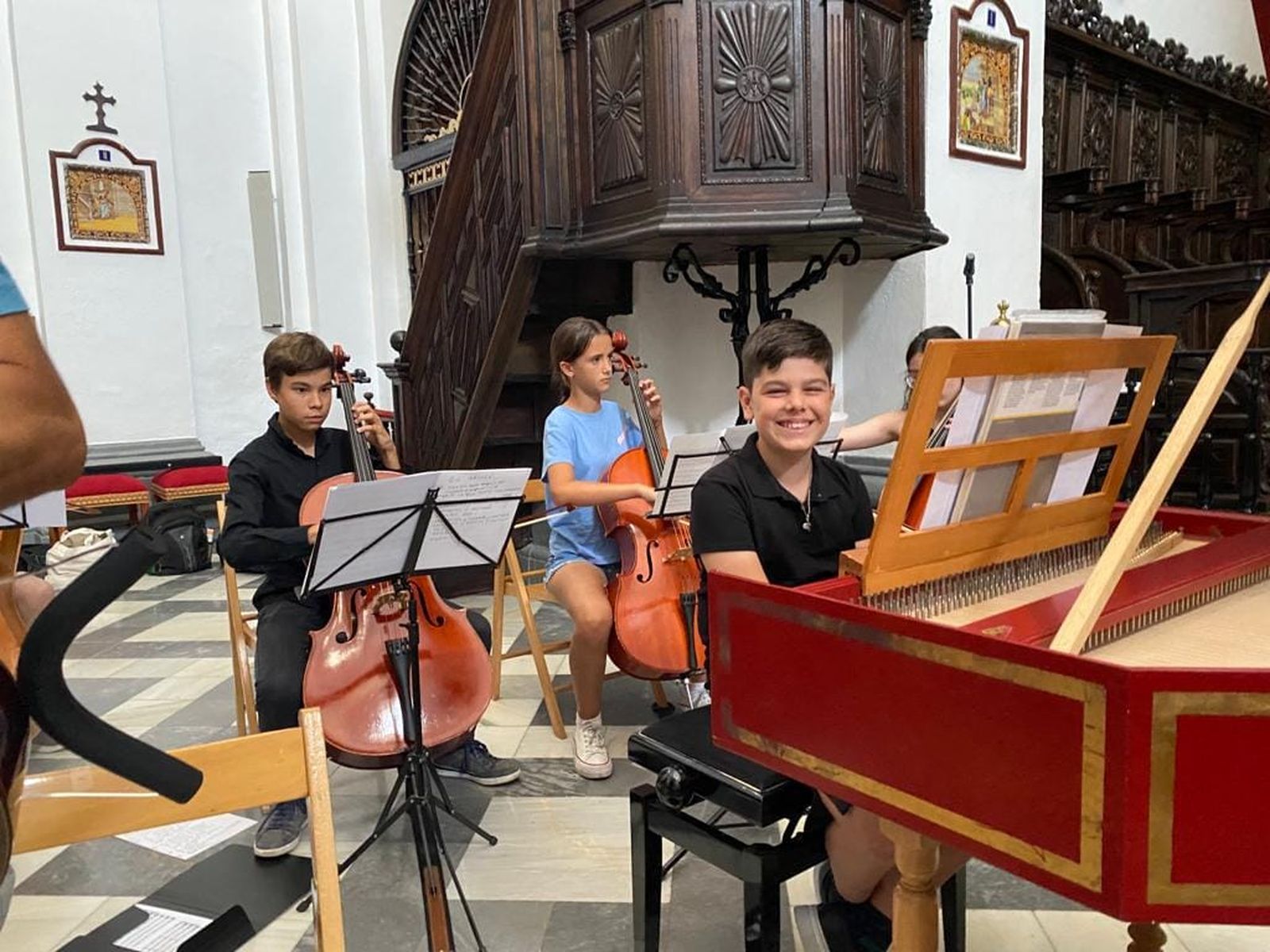 Los más pequeños de Galaroza en un curso de música antigua.