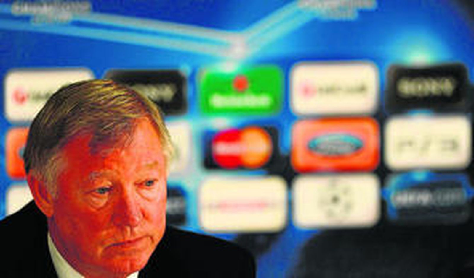 Alex Ferguson se muestra pensativo durante su conferencia de prensa de ayer.