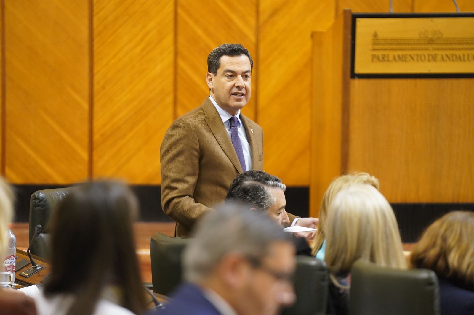 Juanma Moreno en la sesión de control del Parlamento de Andalucía.