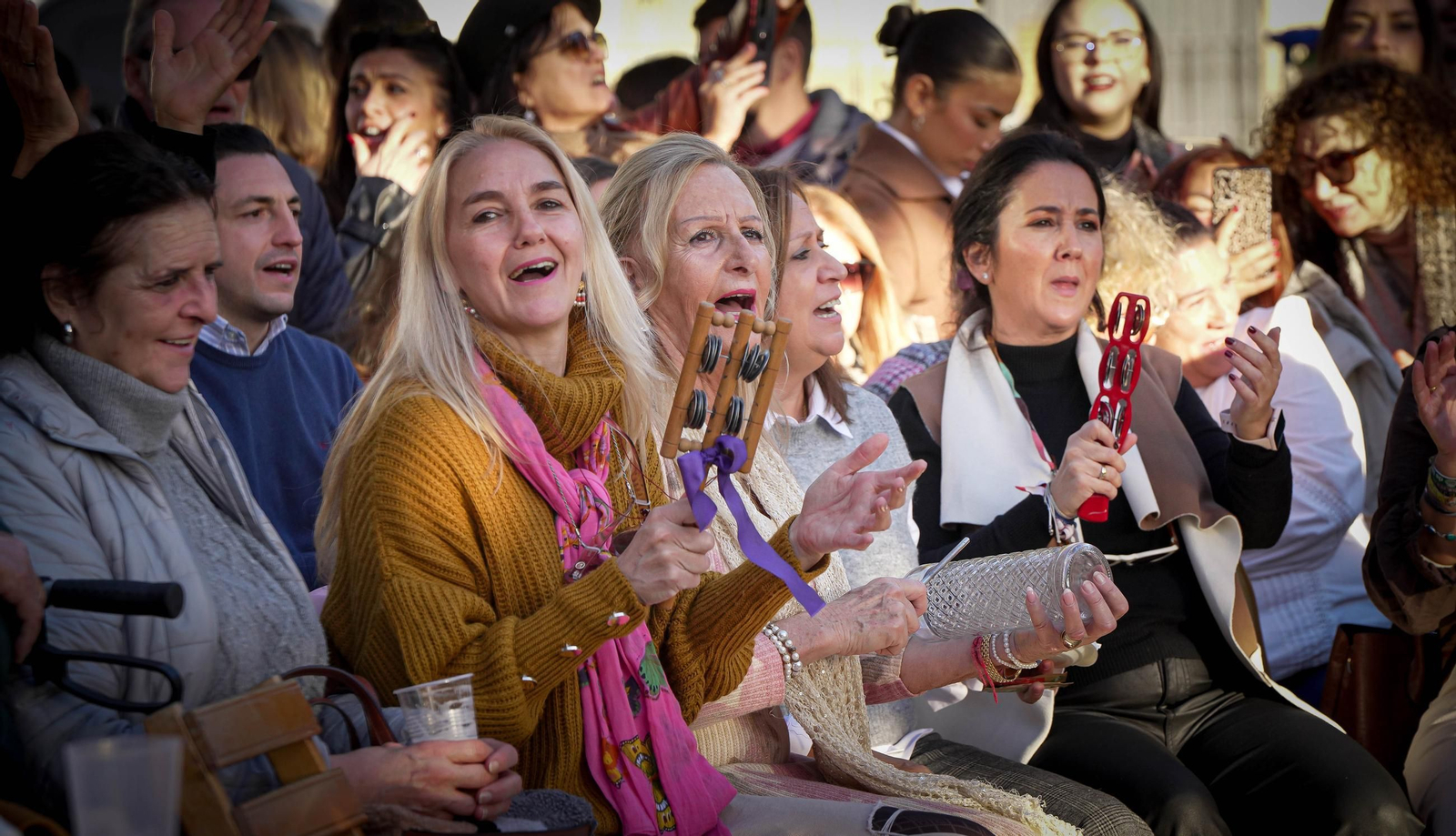 Imágenes del gran ambiente el primer día de zambombas en Jerez