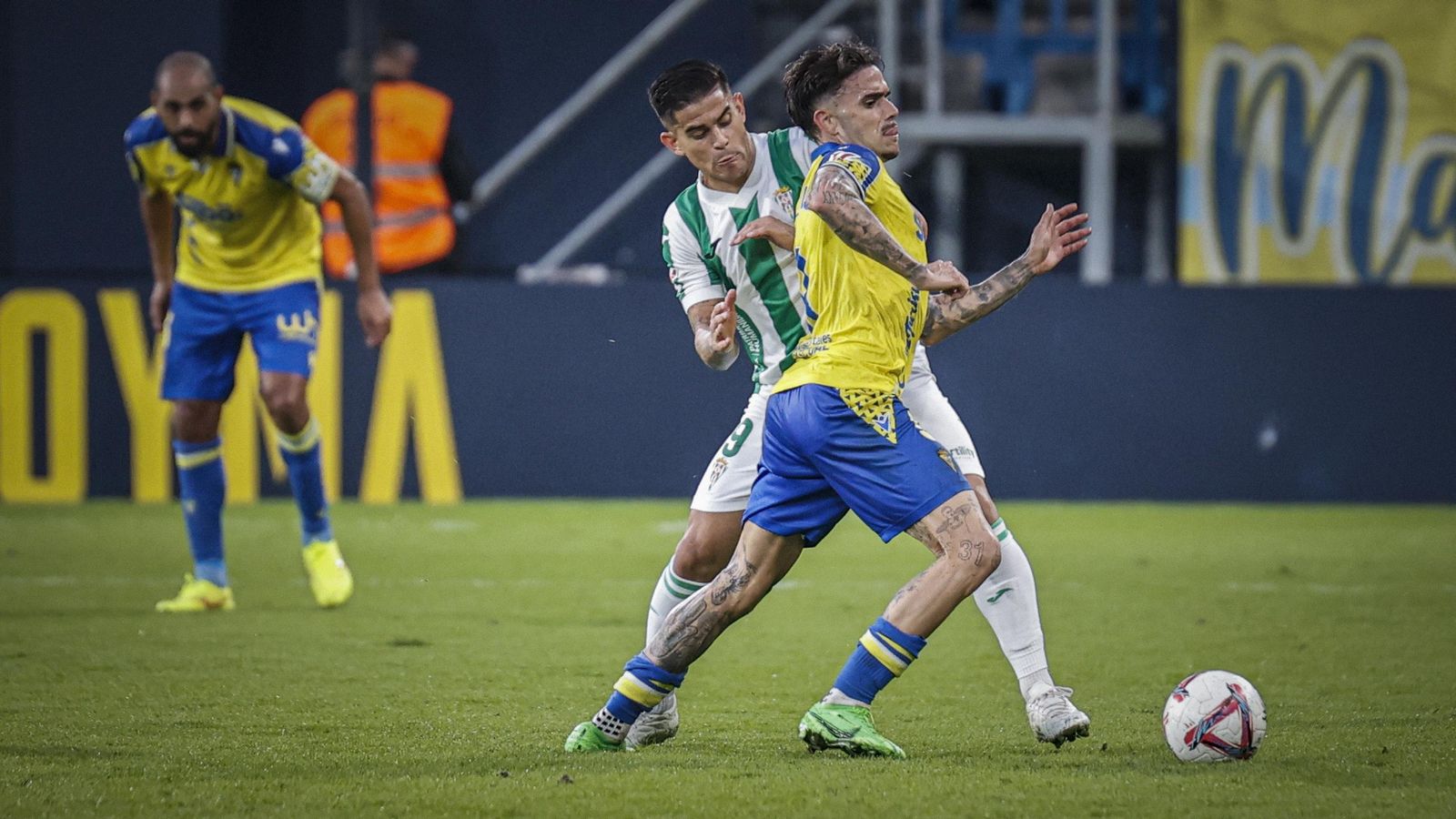 Búscate entre las imágenes del partido de fútbol entre Cádiz CF y Córdoba CF