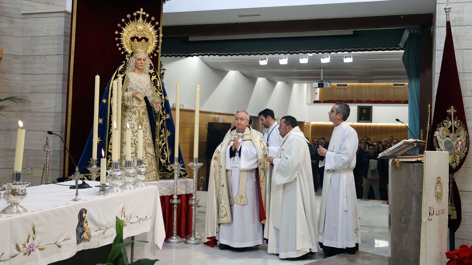 Imágenes de la bendición de María Santísima de los Enfermos y Reina de Todos los Santos