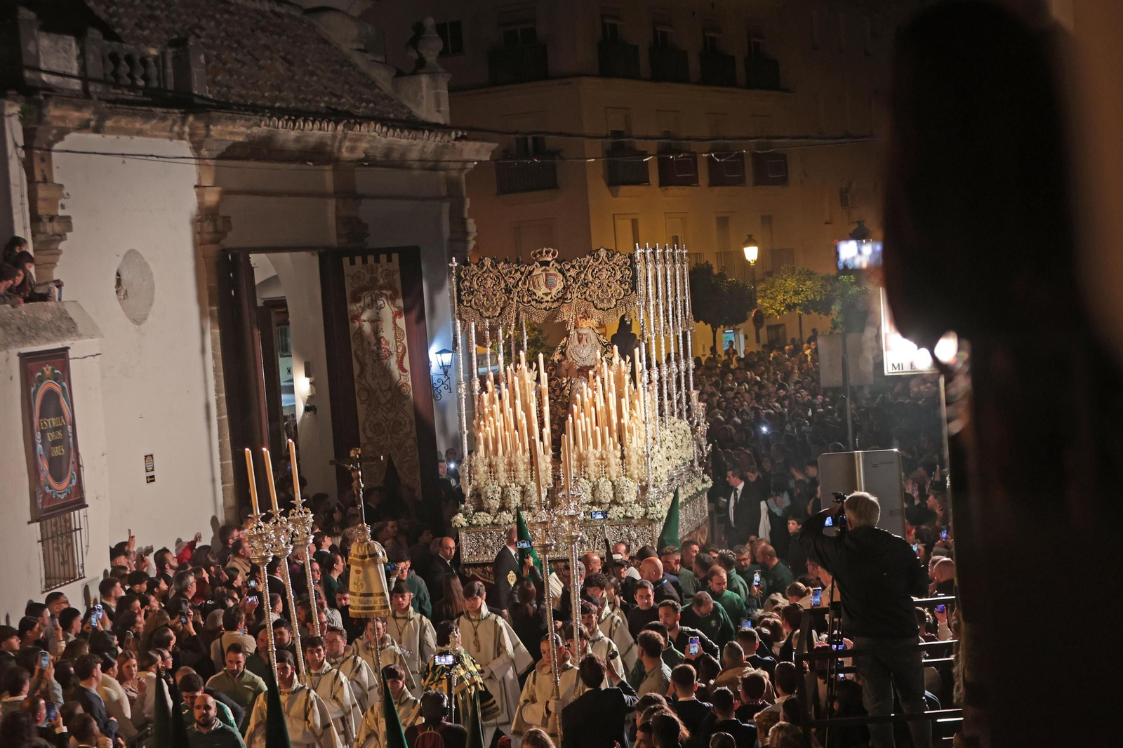 Imágenes de las Hermandades de la madrugada del Viernes Santo en Jerez 2025