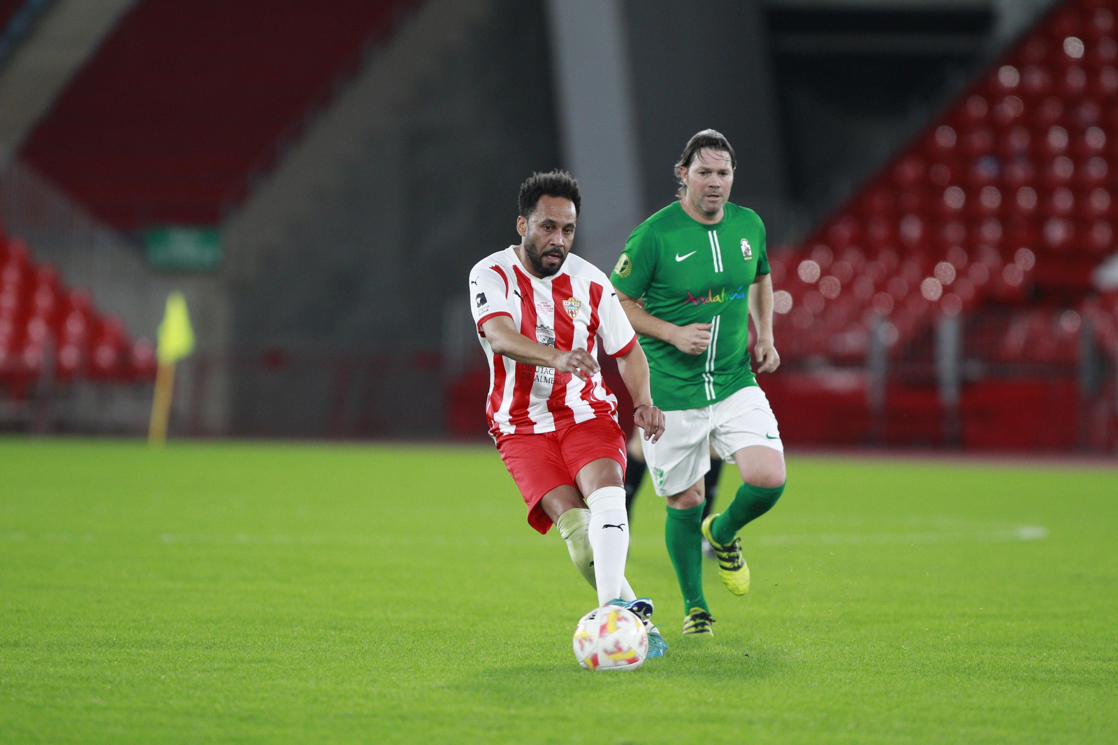 Imágenes del partido homenaje al 'eterno' capitán de la U.D. Almería, José Ortiz
