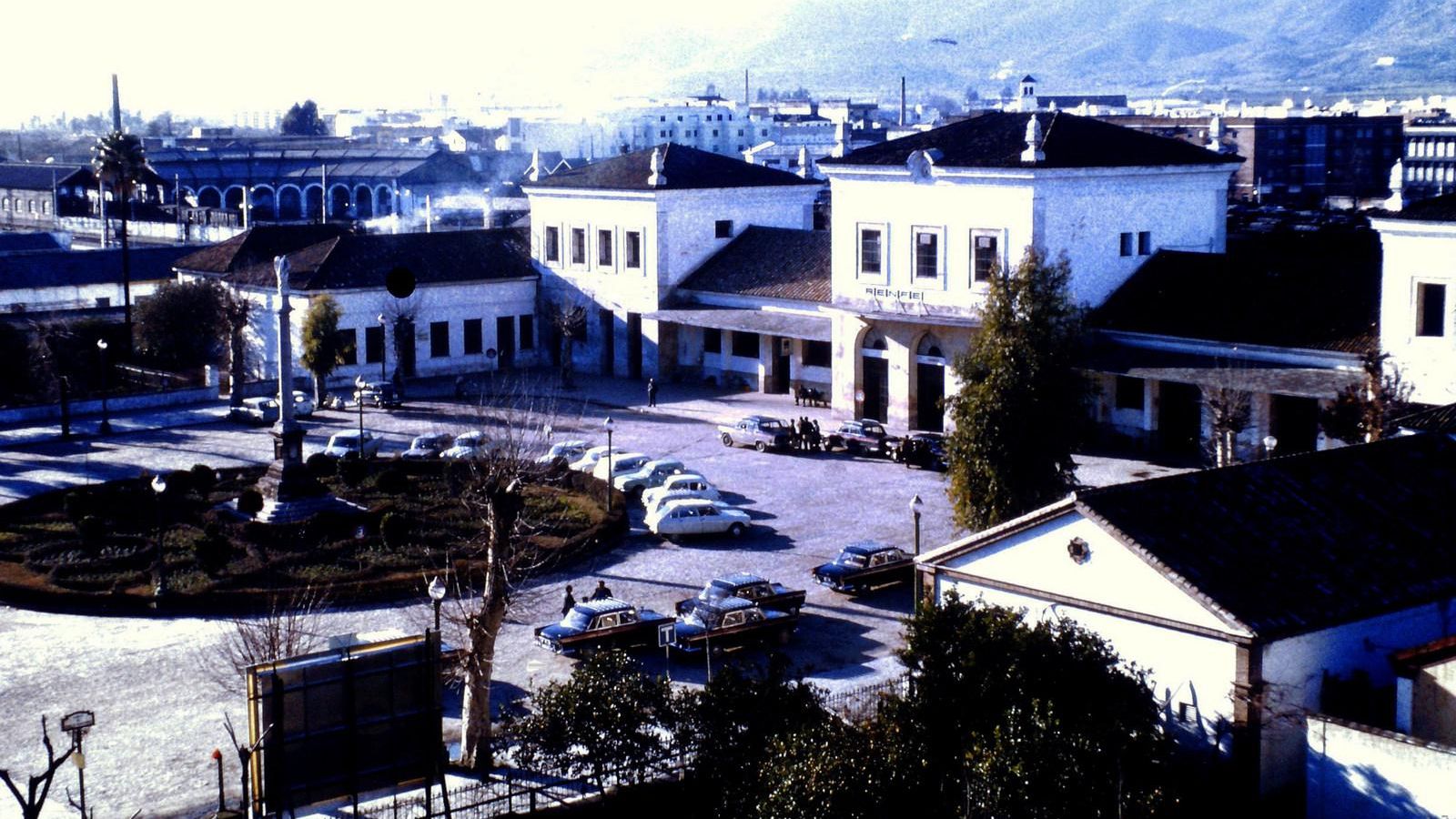 Vista de la vieja plaza de la estación en la pasada década de los 70.