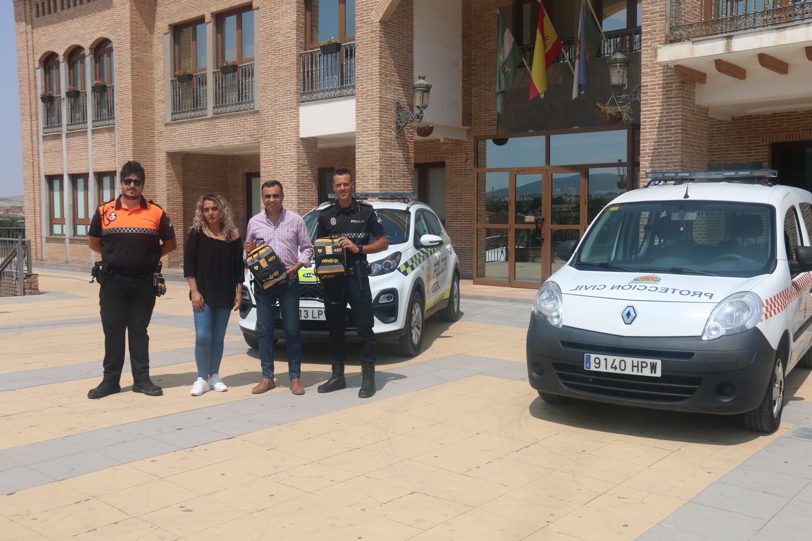 Alhendín incorpora desfibriladores a los vehículos de la Policía Local y Protección Civil