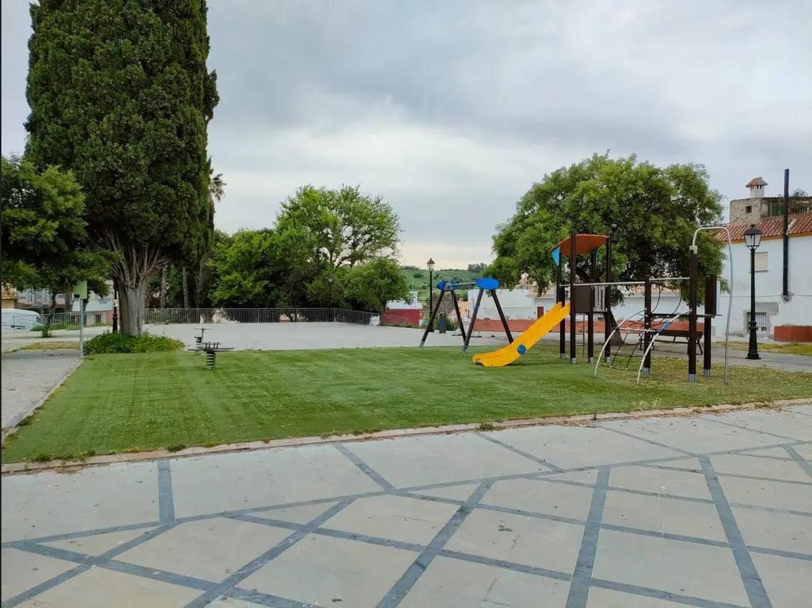 Parque infantil en la plaza Blas Infante