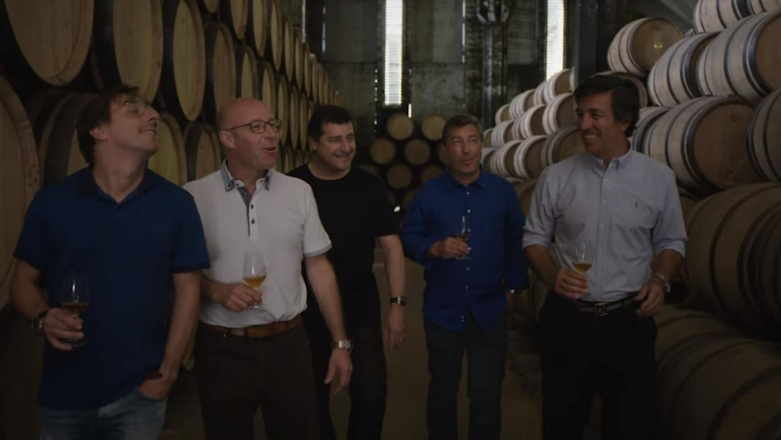 Los Roca y MacPherson en Williams para conocer el envinado de botas o 'sherry casks'.