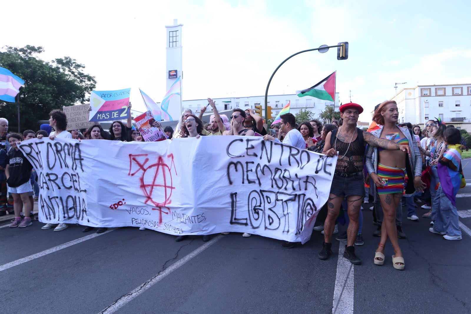 Las mejores imágenes de la manifestacióndel del Orgullo LGTBI en Huelva