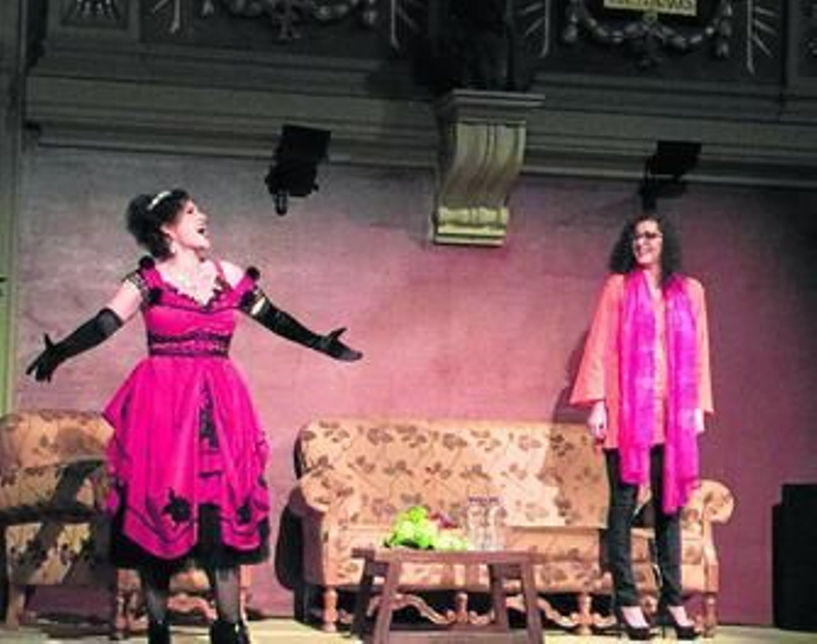 La obra de teatro que representa en Madrid Farah Hamed, a la derecha de la imagen.