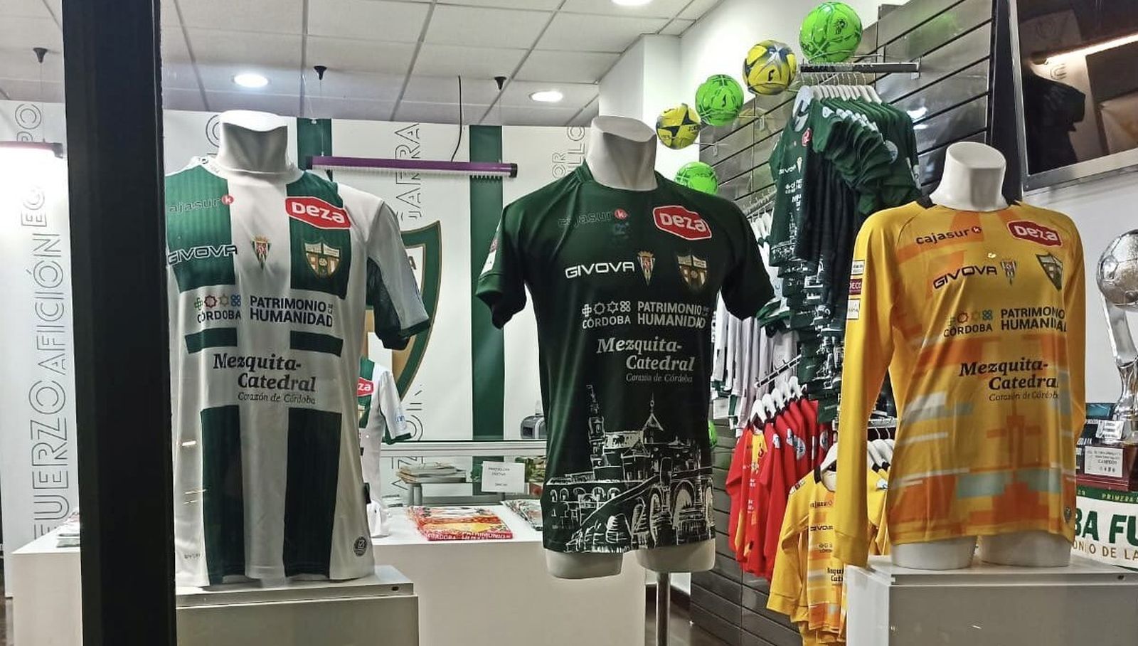 Los diseños de Givova ya lucen en la sede social del Córdoba Futsal Patrimonio de la Humanidad.