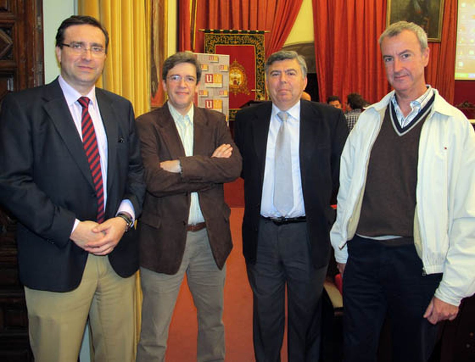Juan Gómez Ortega (Universidad de Jaen), con Carmelo del Valle (Fidetia) , Rafael Martínez y Mariano González Romano, de la Escuela de Ingeniería Informática (US).

Foto: Victoria Ramírez