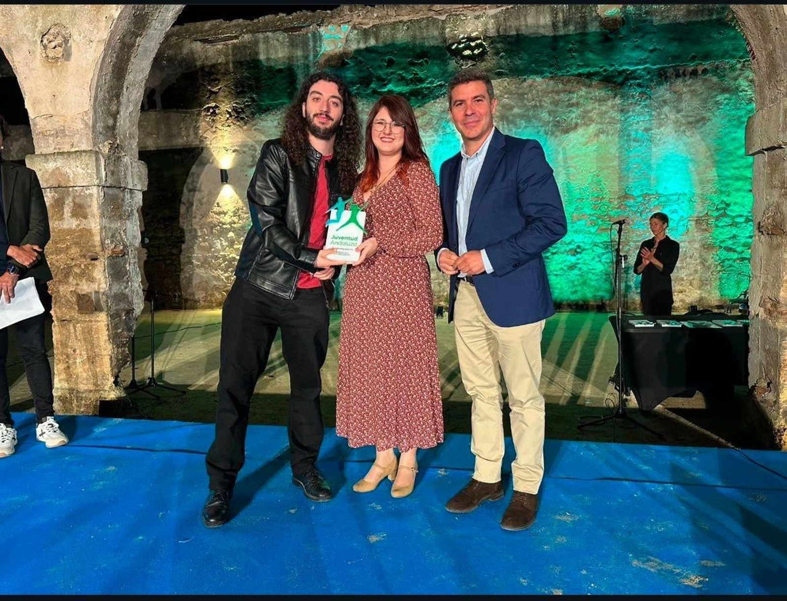 Miguel Vázquez y Olga Reus reciben el premio. Miguel Vázquez y Olga Reus reciben el premio.