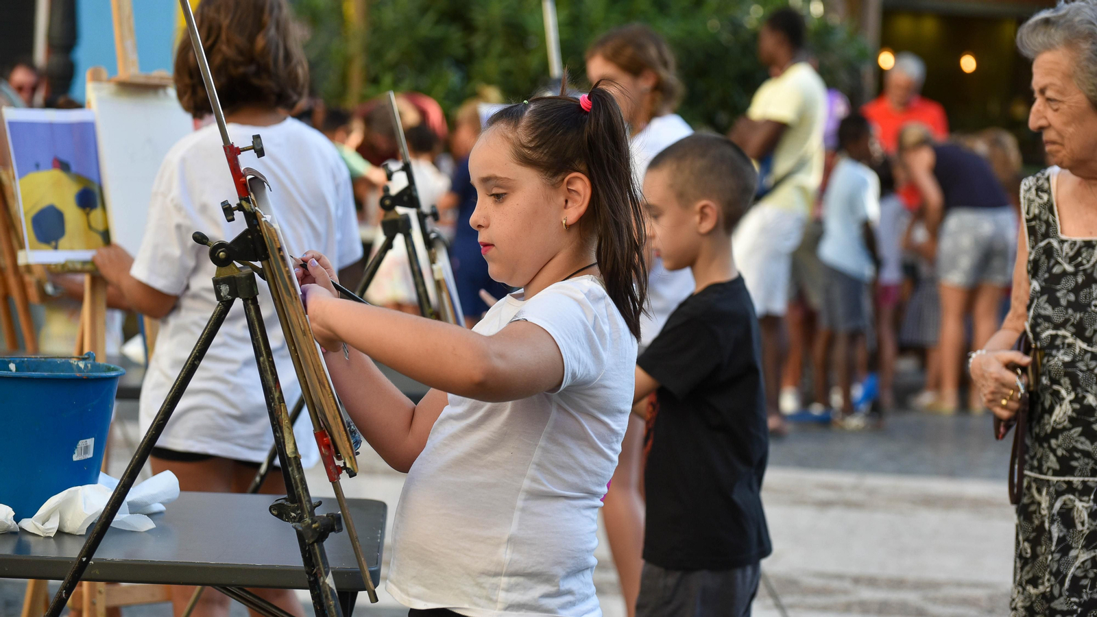 Las fotos del taller de dibujo para niños de la noche en blanco de La Línea