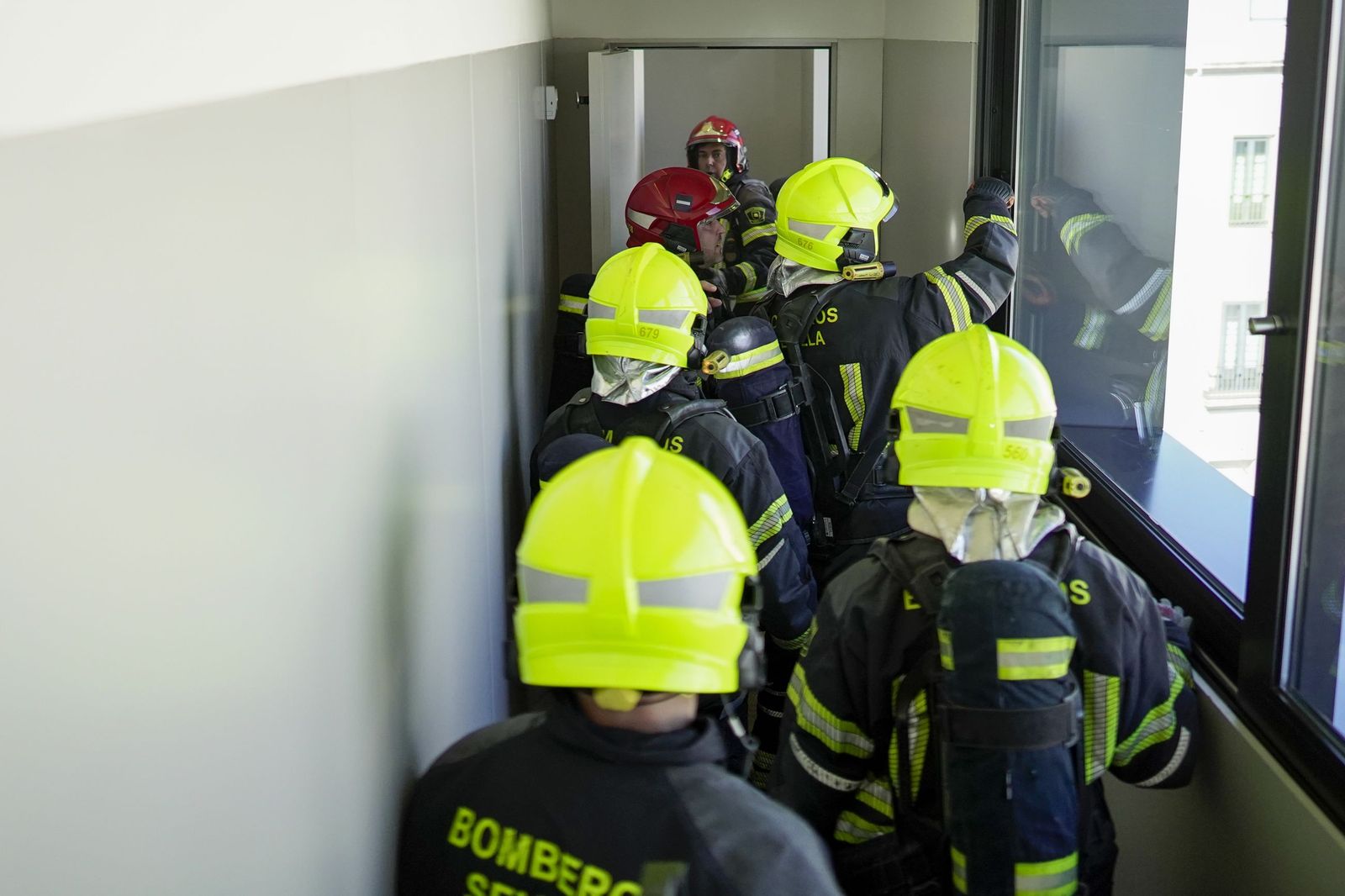 El simulacro de incendio organizado por el Servicio de Extinción de Incendios de los Bomberos, en imágenes