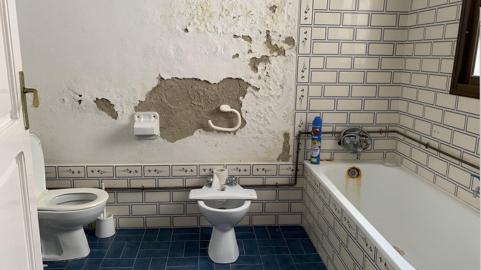 El aseo es el antiguo baño de la vivienda del juez