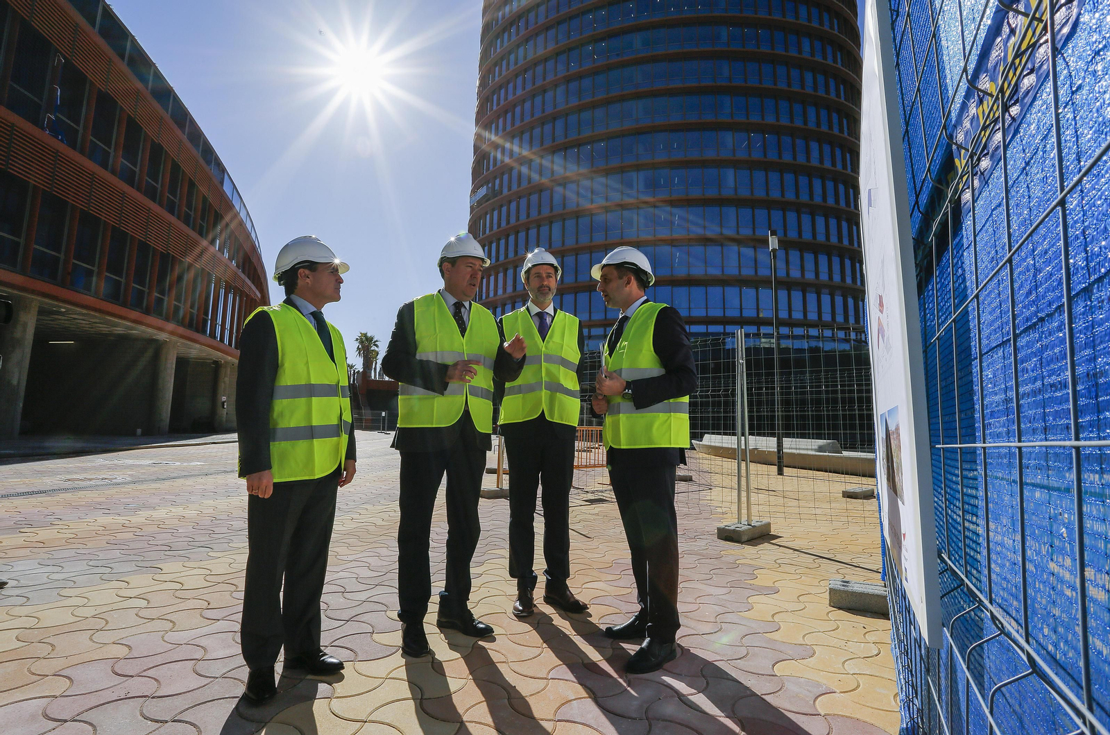 Visita del alcalde a la Torre Sevilla
