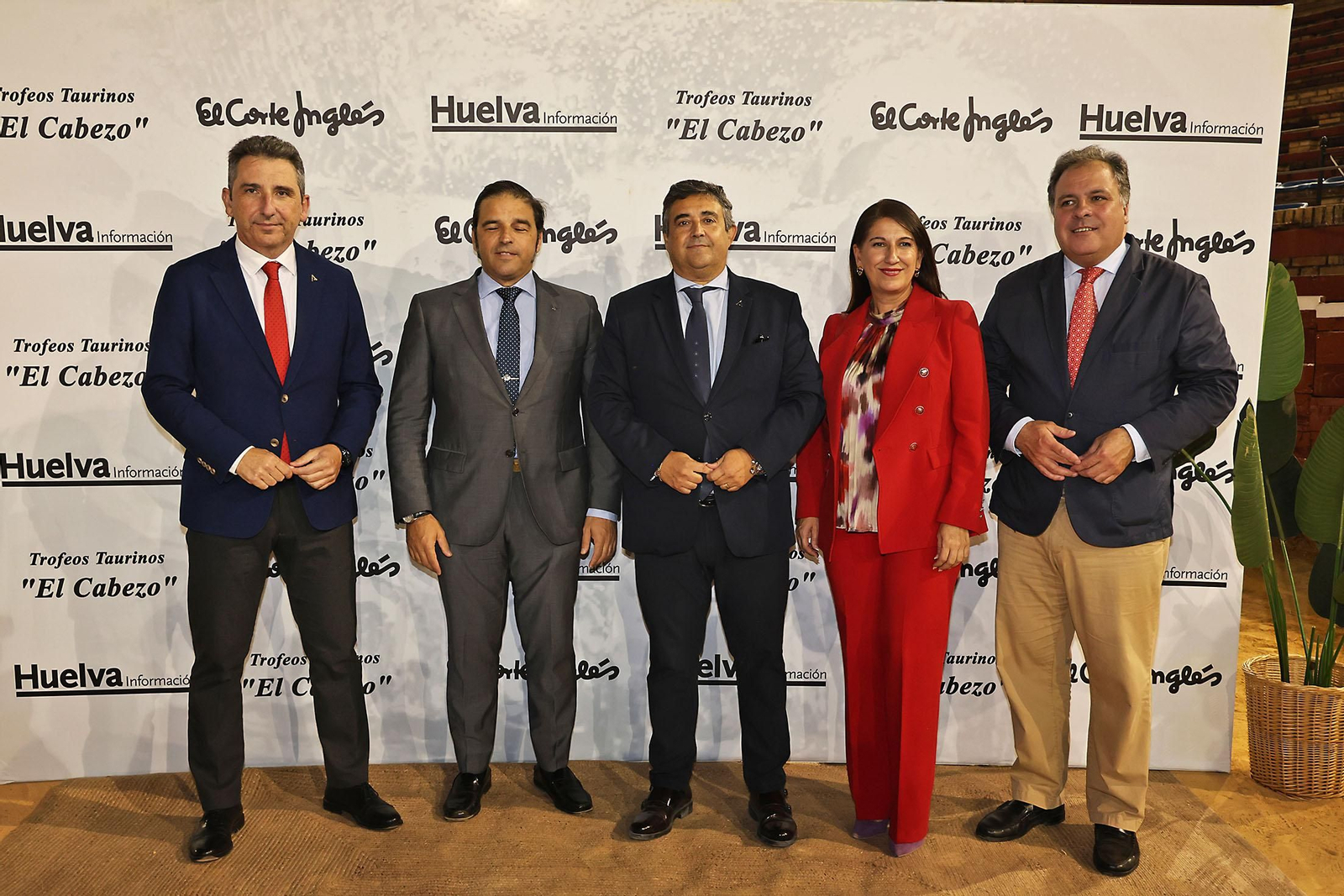Imágenes del ambiente en la entrega de la XXXII edición de los premios taurinos "El Cabezo"