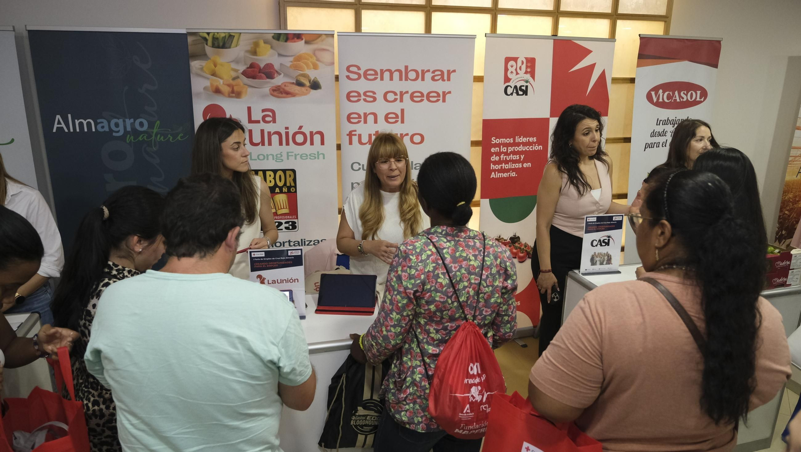 I Feria de Empleo Cruz Roja de Almería, en imágenes