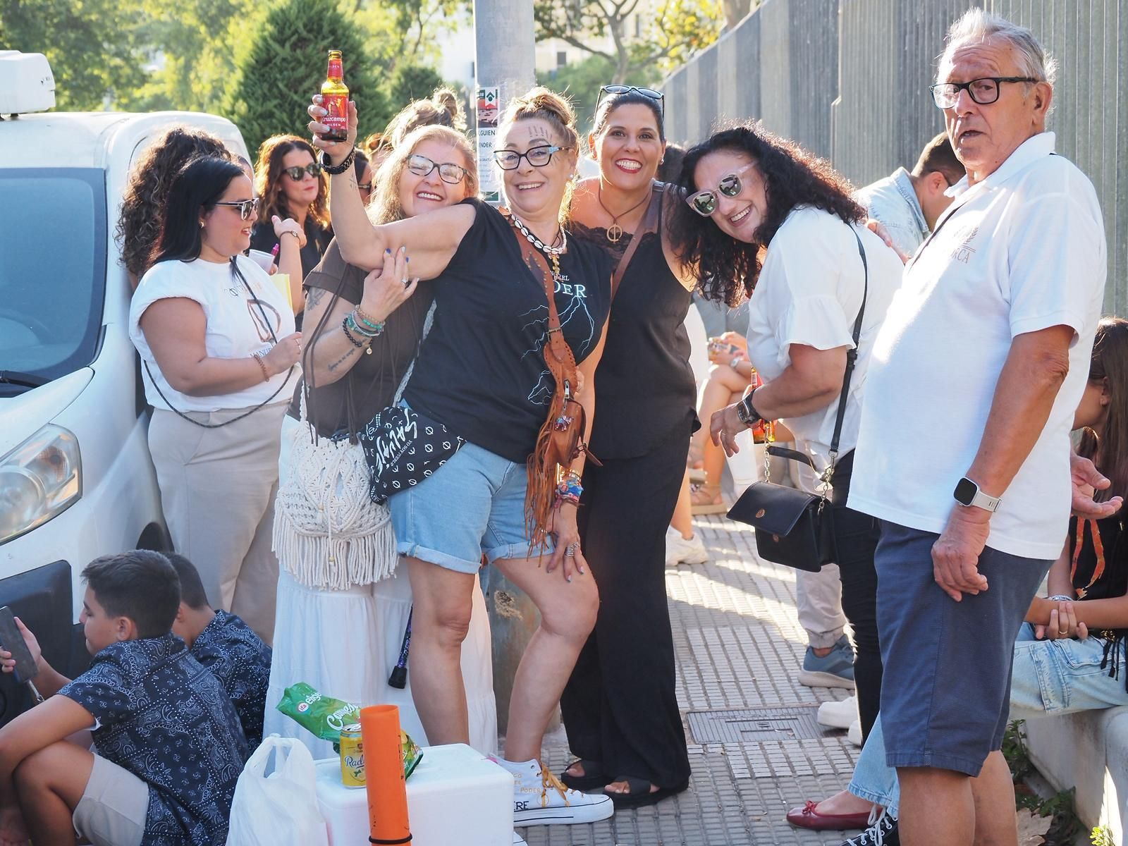 Ambiente previo al concierto de Manuel Carrasco en Isla Cristina