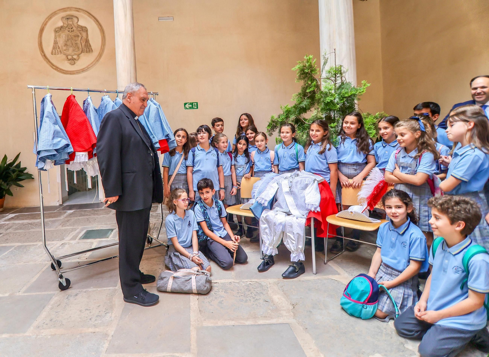 Galería: así son los trajes de los nuevos seises de la Catedral de Granada