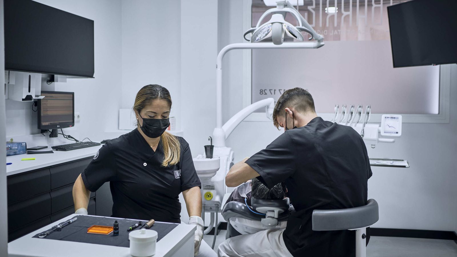 Profesionales trabajando en la Clínica Barrié