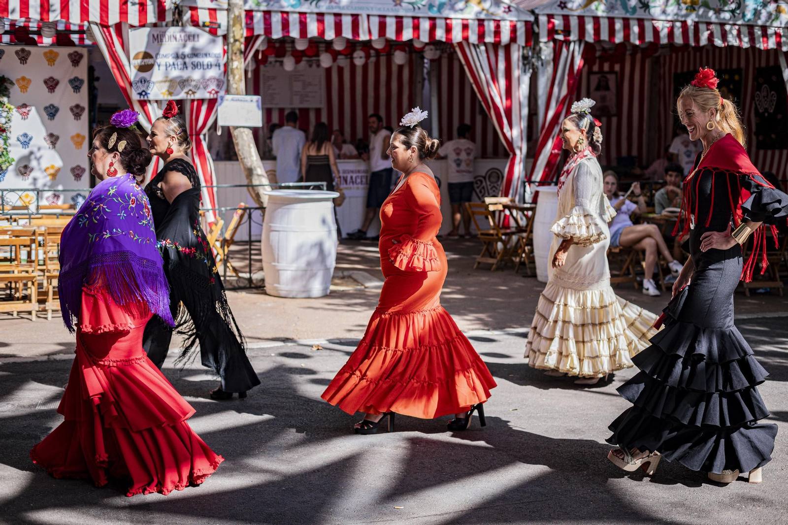 Búscate en las imágenes del Día de la Mujer de la Feria del Carmen y de la Sal de San Fernando