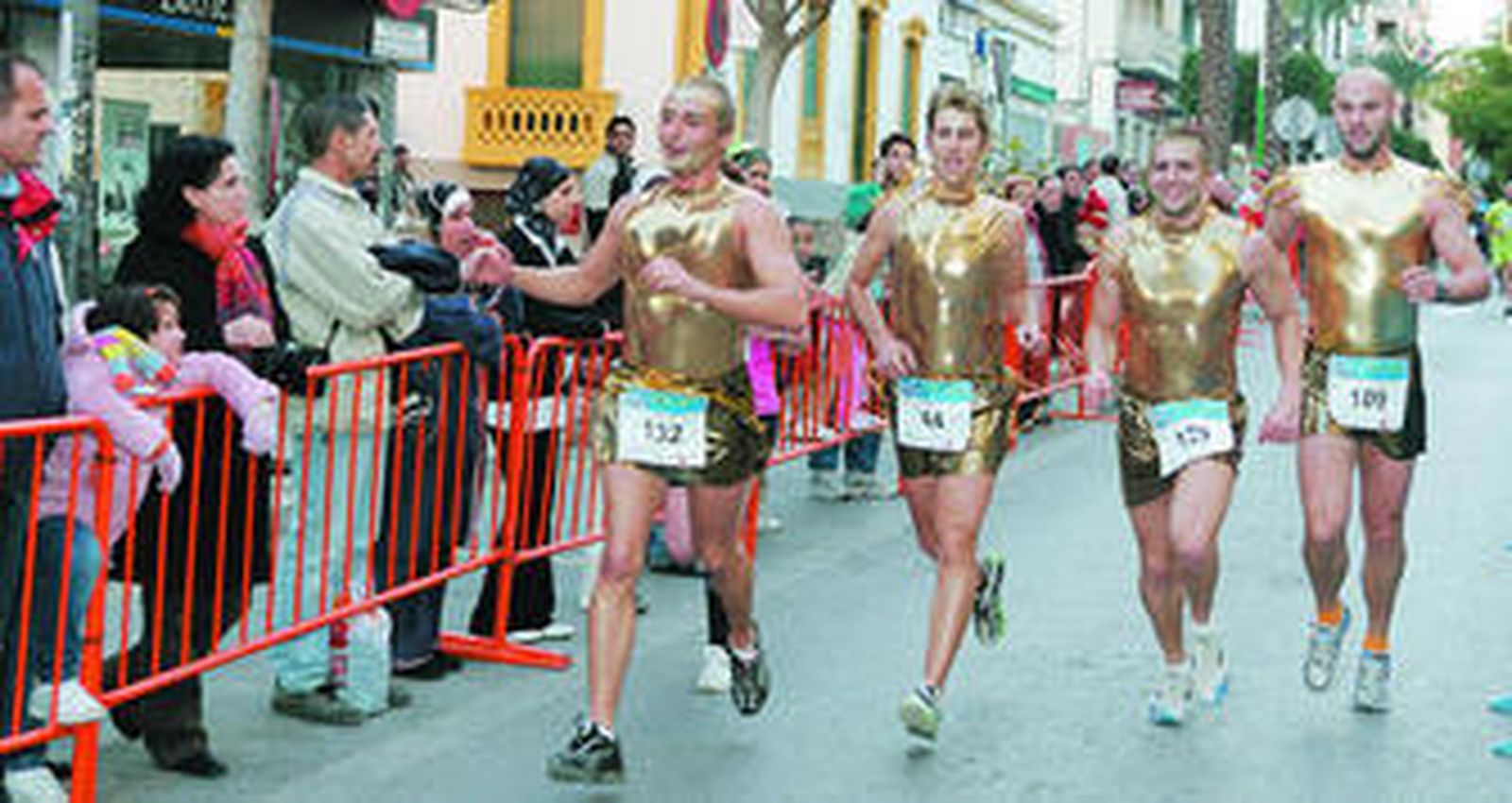 Ni el frío ni la lluvia frenan la San Silvestre