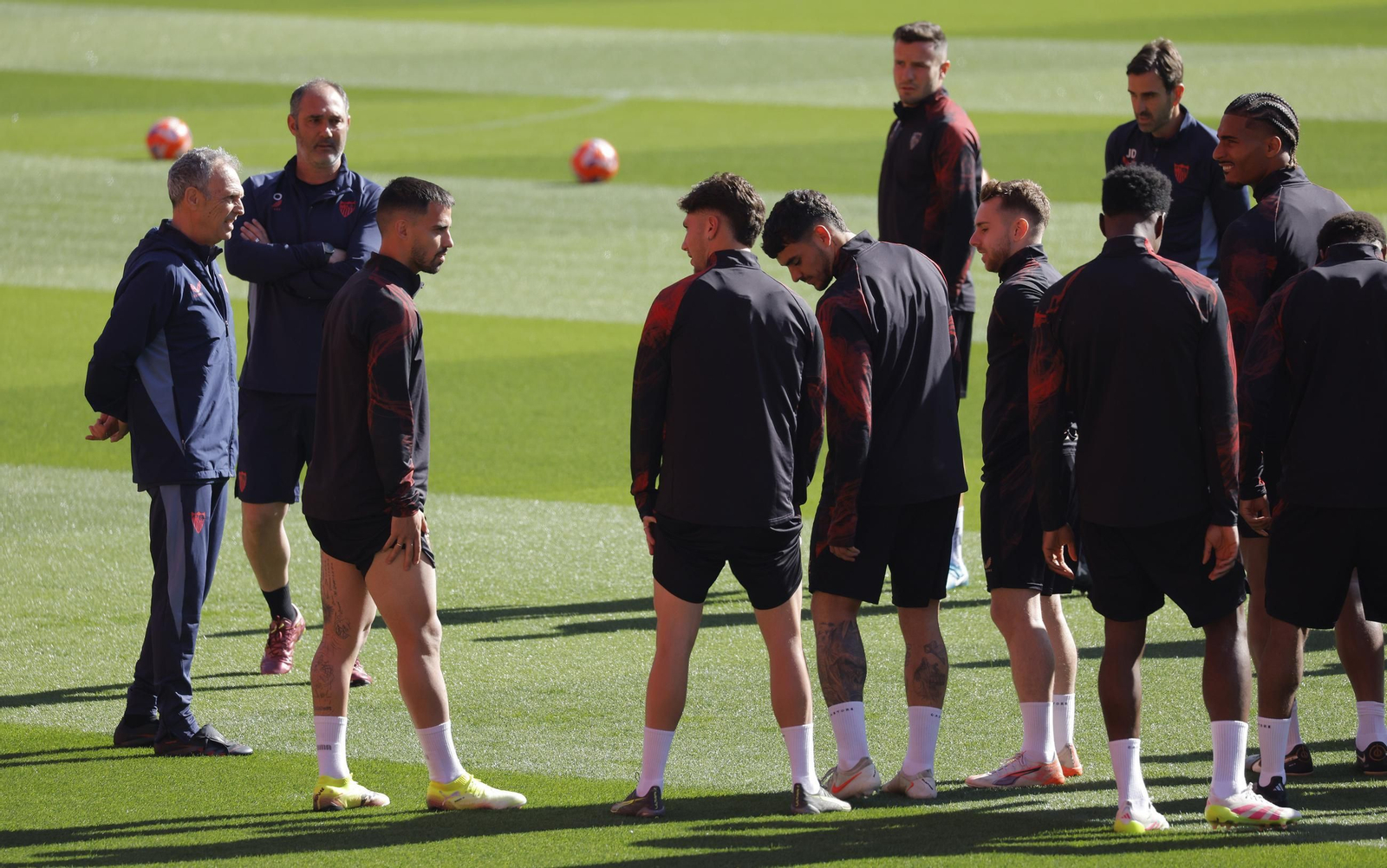 Las fotos de Caparrós en el entrenamiento en el Ramón Sánchez-Pizjuán