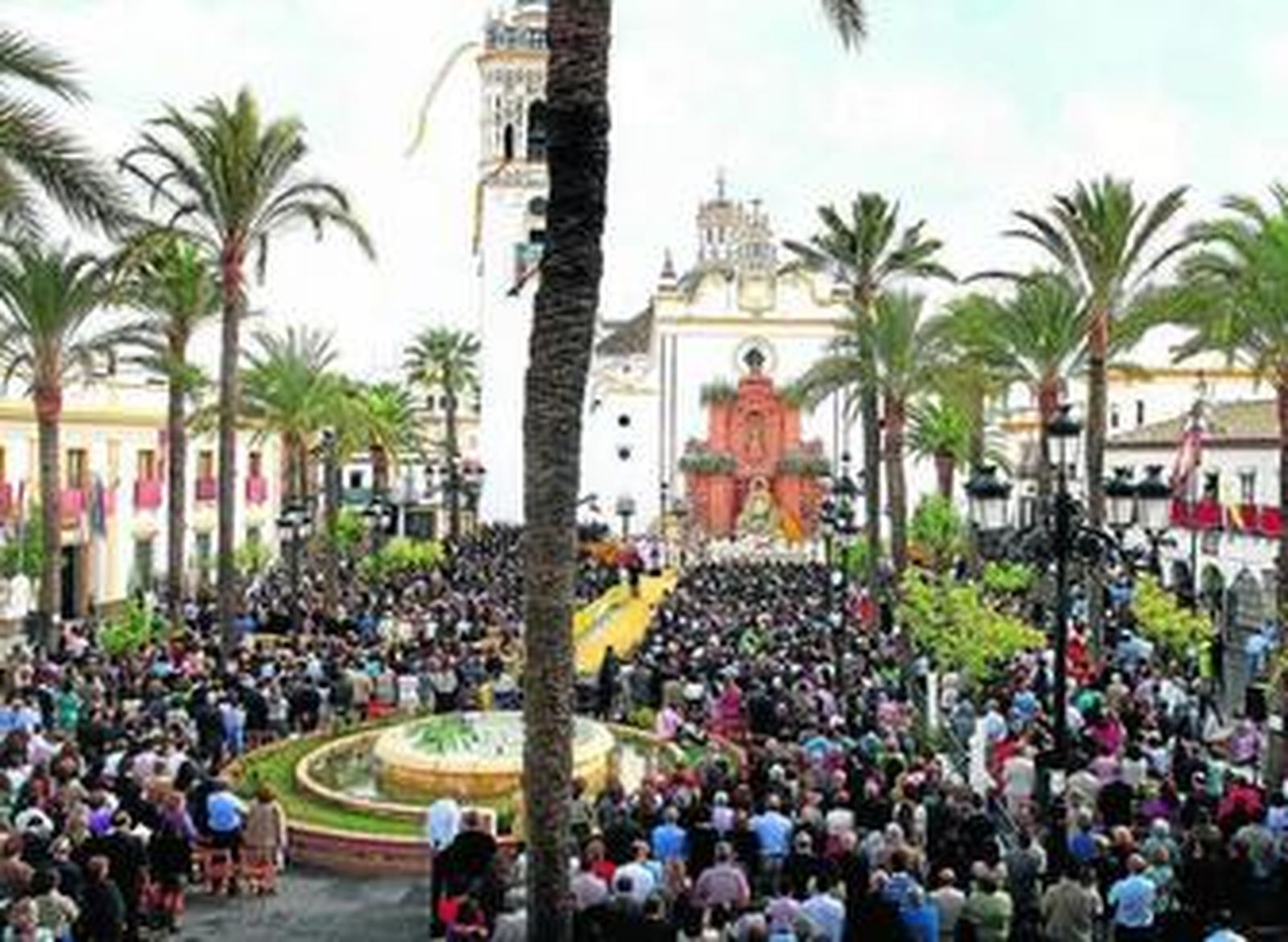 La multitudinaria misa durante la que tuvo lugar la coronación de la Virgen del Valle de La Palma.