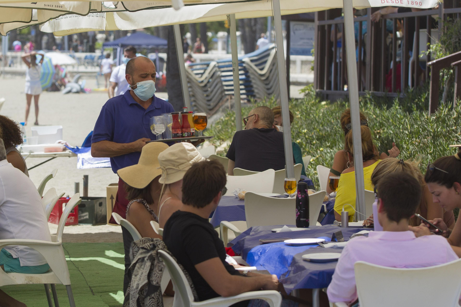 Lleno absoluto este domingo en las playas malagueñas, en fotos