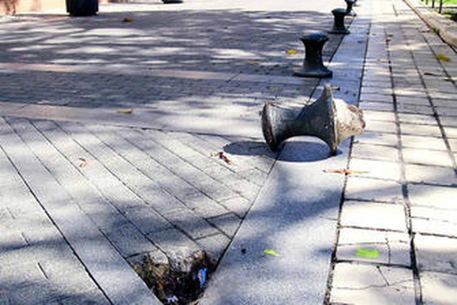 El peligro acecha por partida doble en la plaza Niña