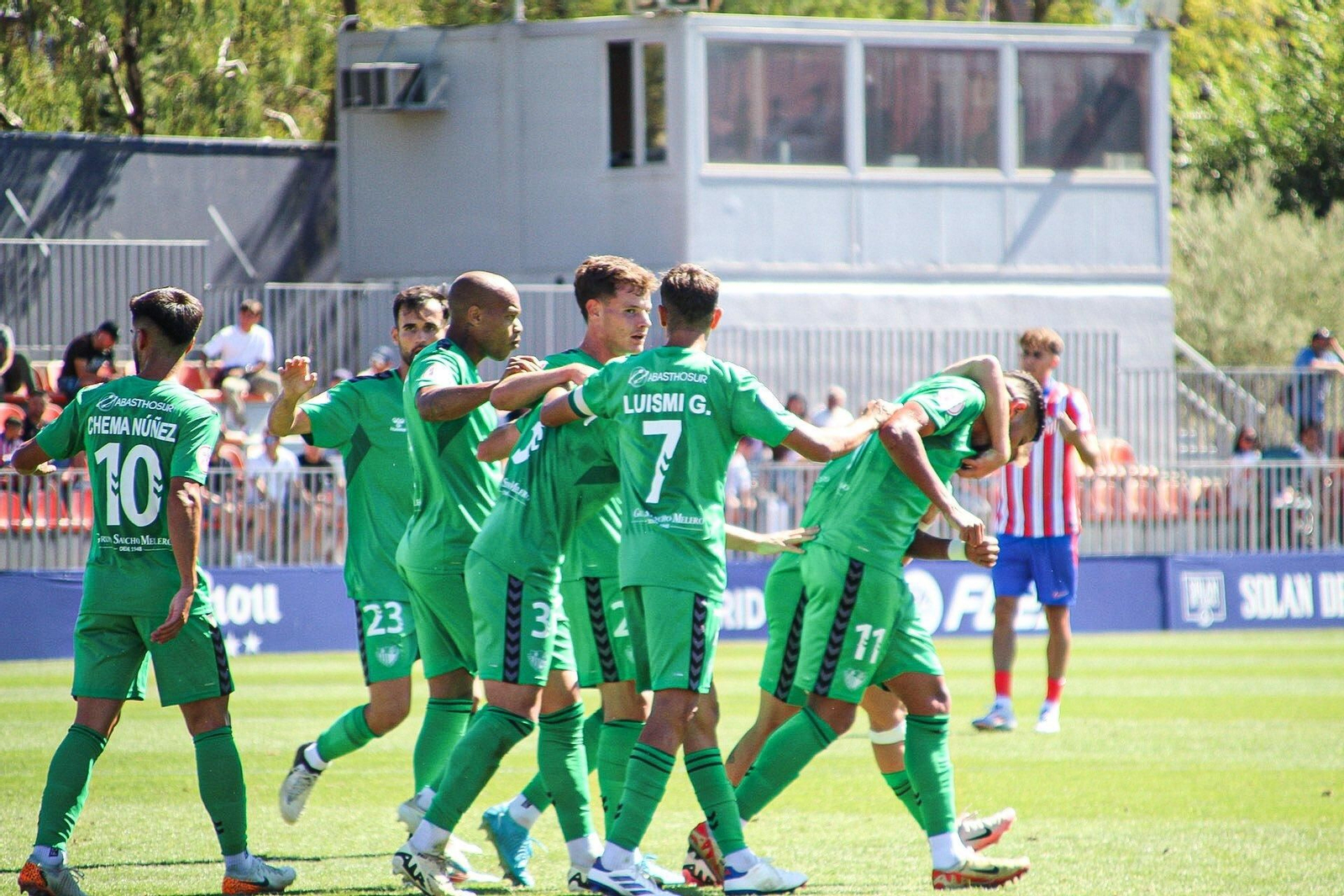Los jugadores del Antequera CF celebran el gol de Siddiki Los jugadores del Antequera CF celebran el gol de Siddiki