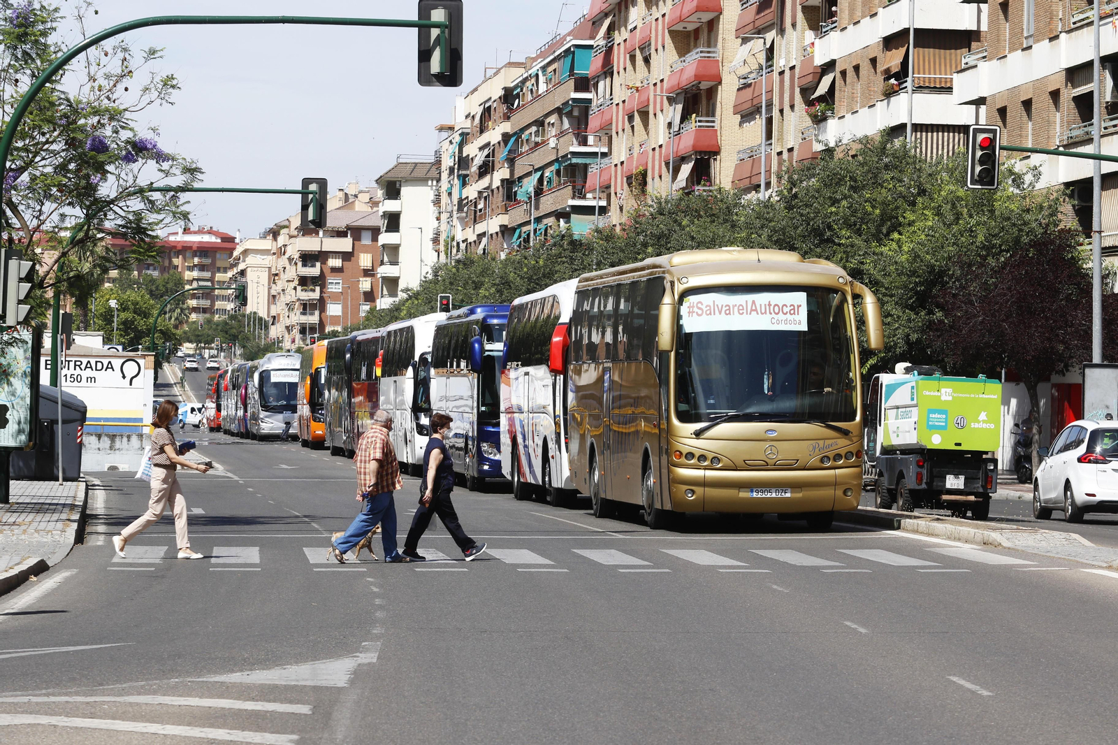Las fotos de la concentración de los autocares de línea para reclamar ayudas al sector ante la crisis