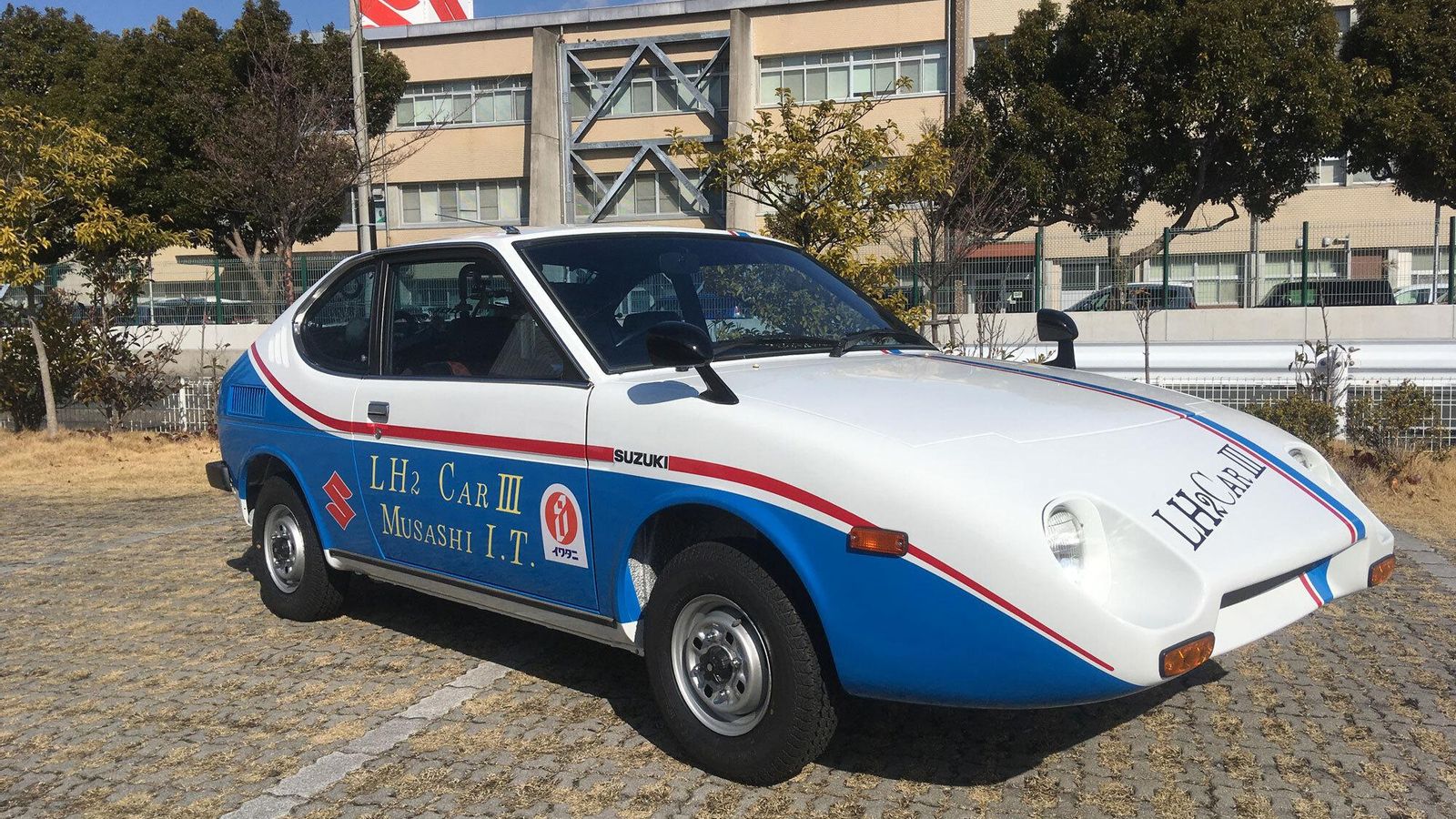 El Suzuki LH2 fue el primer vehículo de la historia del automóvil en moverse con hidrógeno.