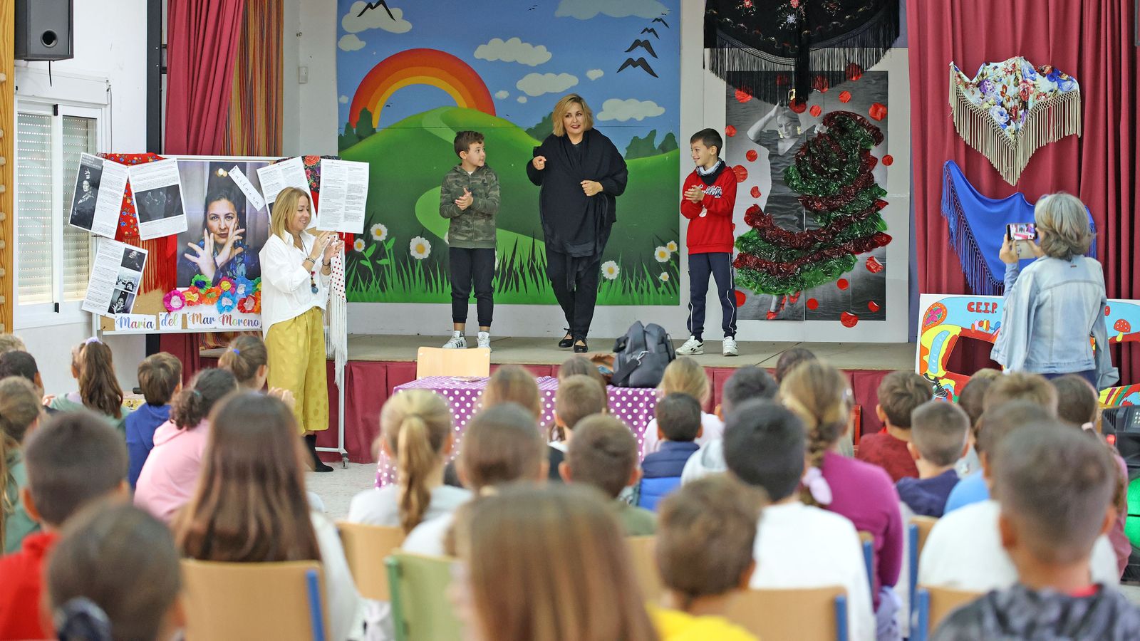 Día del flamenco: María del Mar Moreno en el CEIP Arana Beato