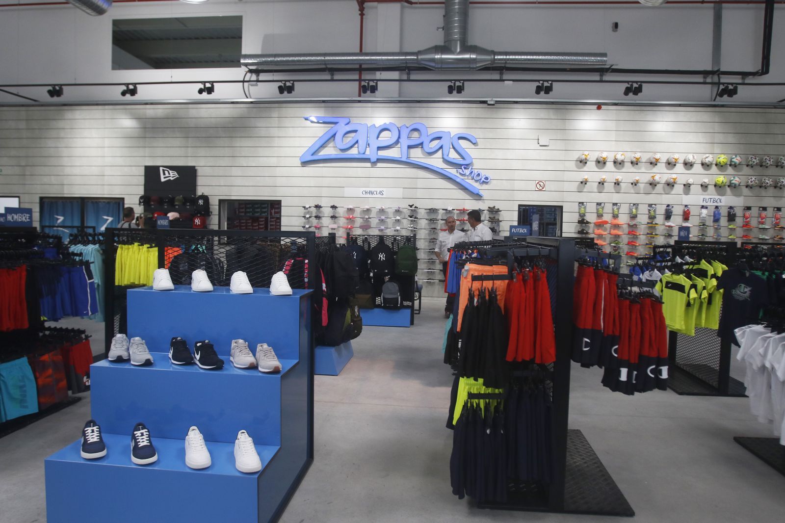 La apertura del parque comercial Los Patios de Azahara en Córdoba, en fofografías