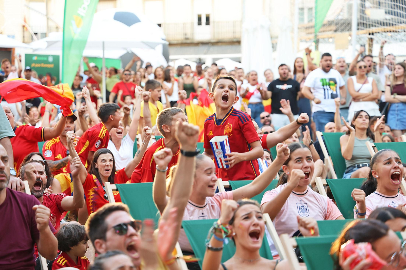 Imágenes de la Fan zone en Huelva de la Final de la Eurocopa entre Inglaterra y España Imágenes de la Fan zone en Huelva de la Final de la Eurocopa entre Inglaterra y España