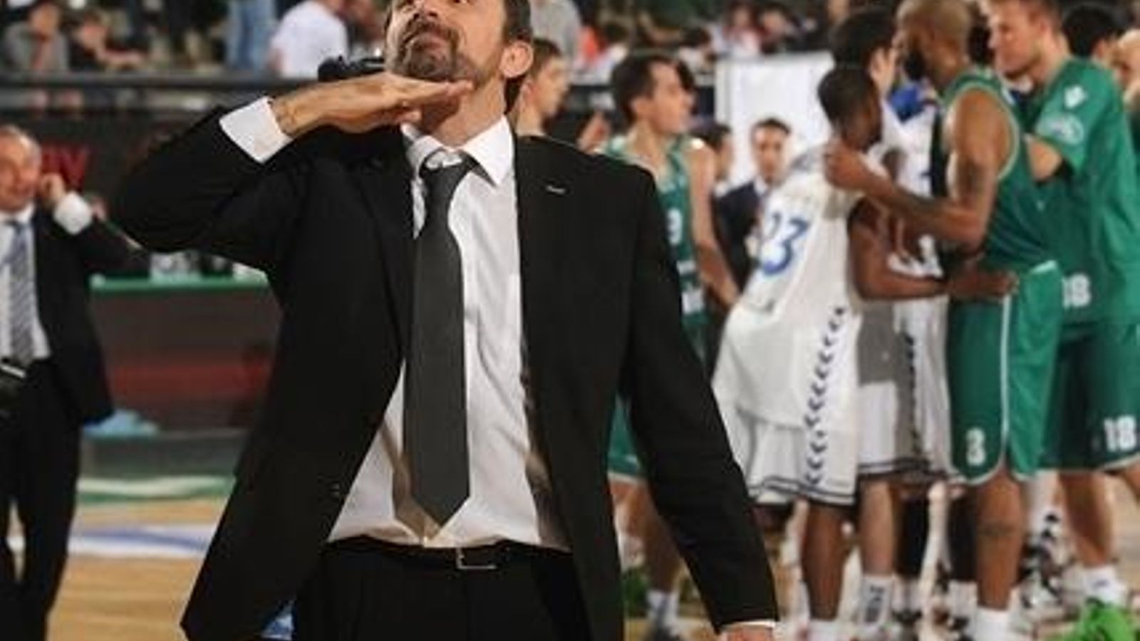 Plaza festeja el triunfo ante la Benetton en la FinalFour de Treviso de 2011.