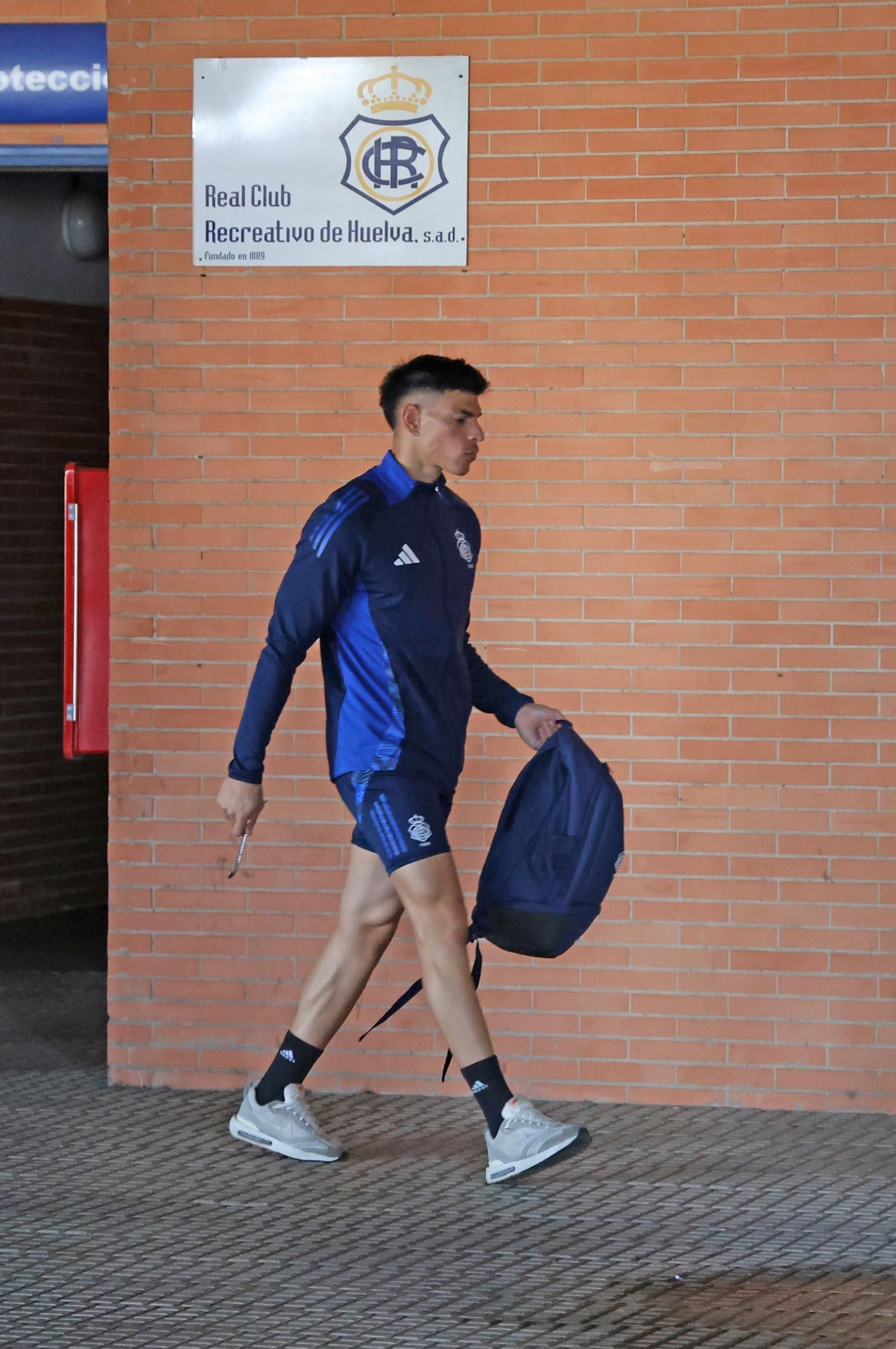 Imágenes de la salida en autobús del Recreativo de Huelva hacia Madrid