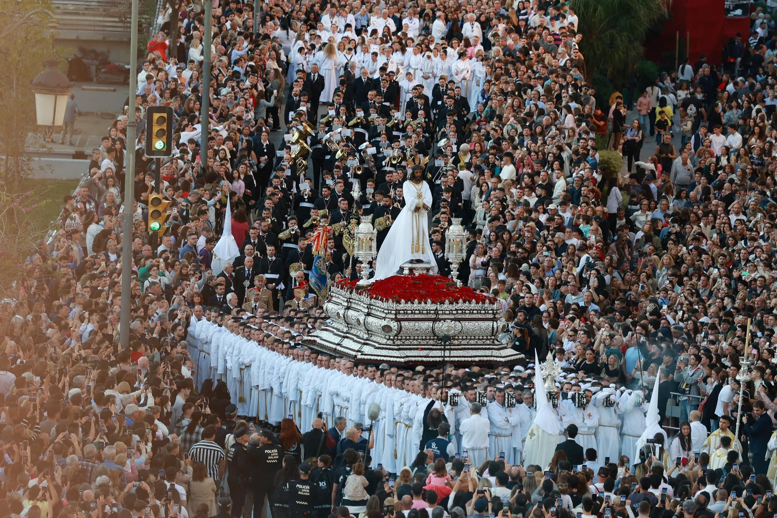 El Cautivo, en su procesión del Lunes Santo en Málaga, en fotos