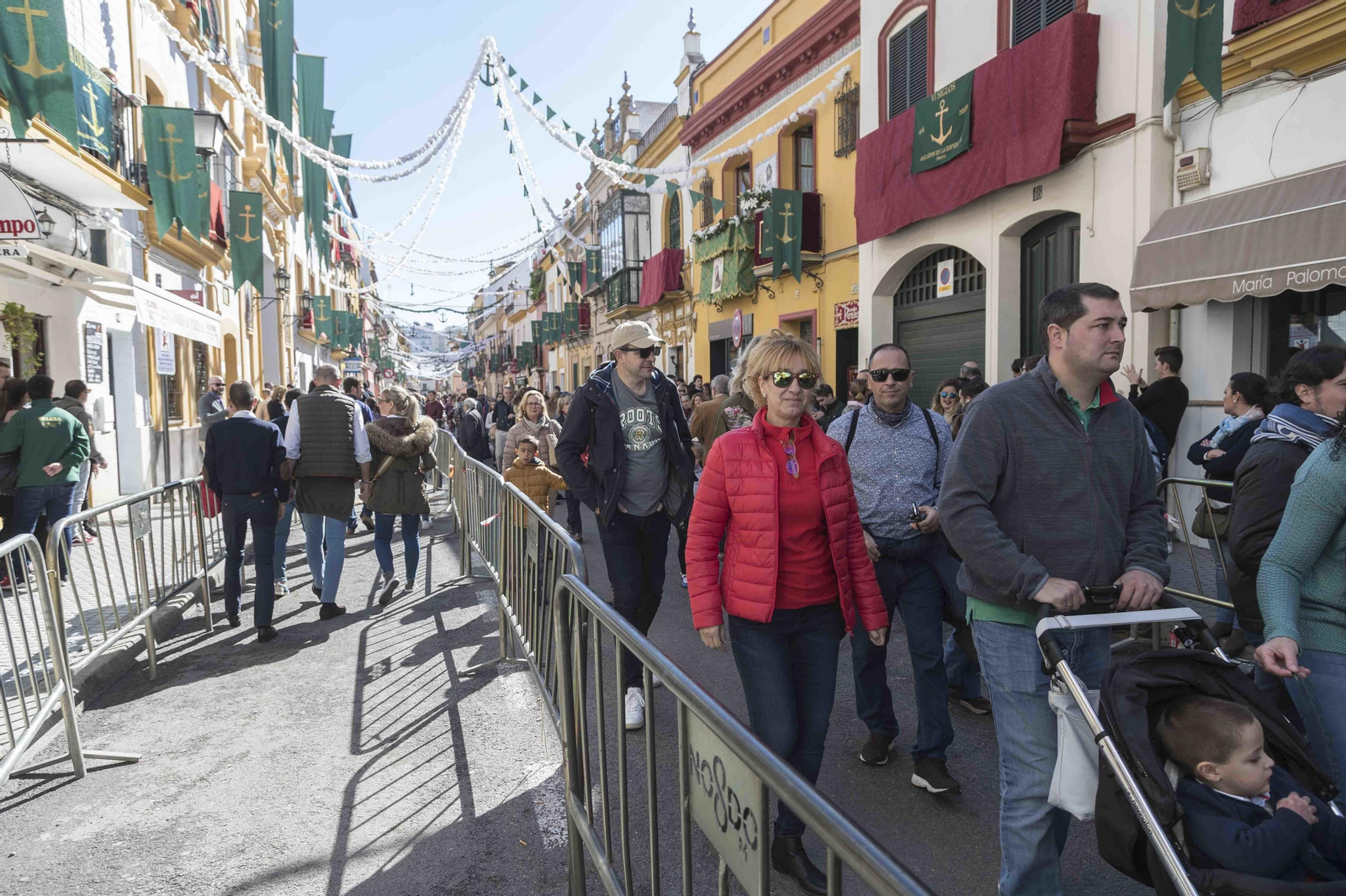 Preparativos para la salida extraordinaria de la Esperanza de Triana