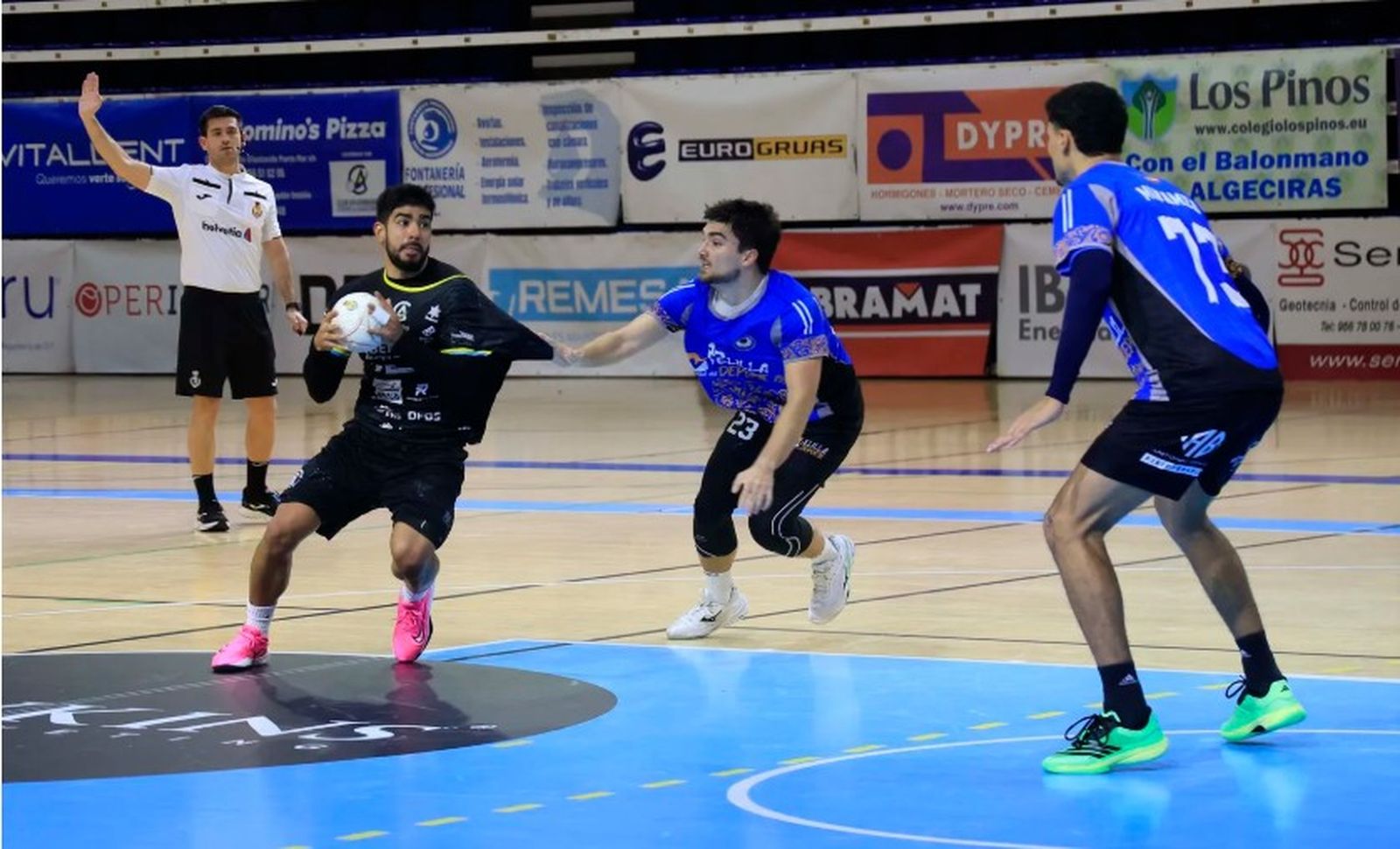 Un lance del BM Ciudad de Algeciras-Melilla