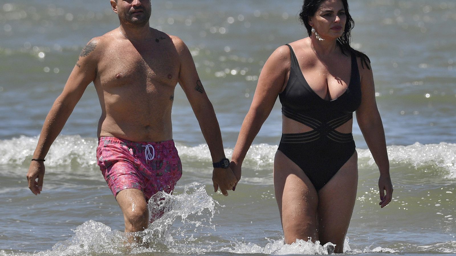 Marisa Jara y Miguel, en la playa.