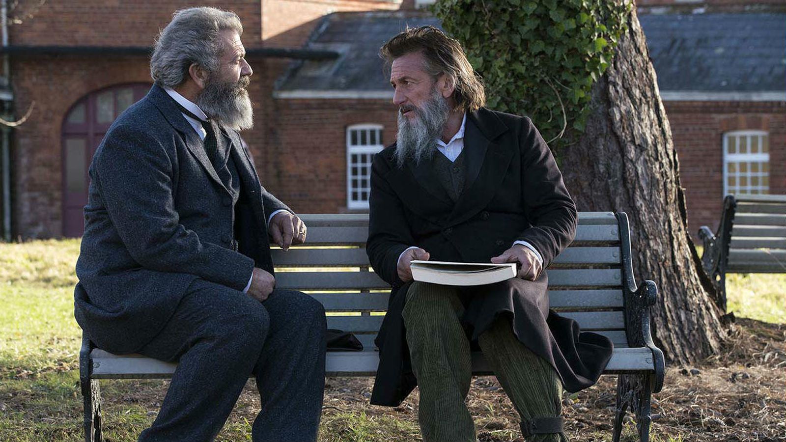 Mel Gibson y Sean Penn, tanto monta, monta tanto, en una imagen del filme.