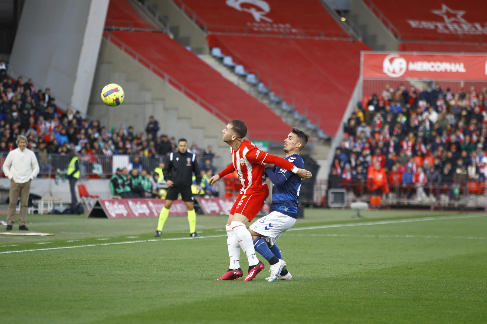 Imágenes del partido de fútbol U.D. Almería-Real Betis Balompié
