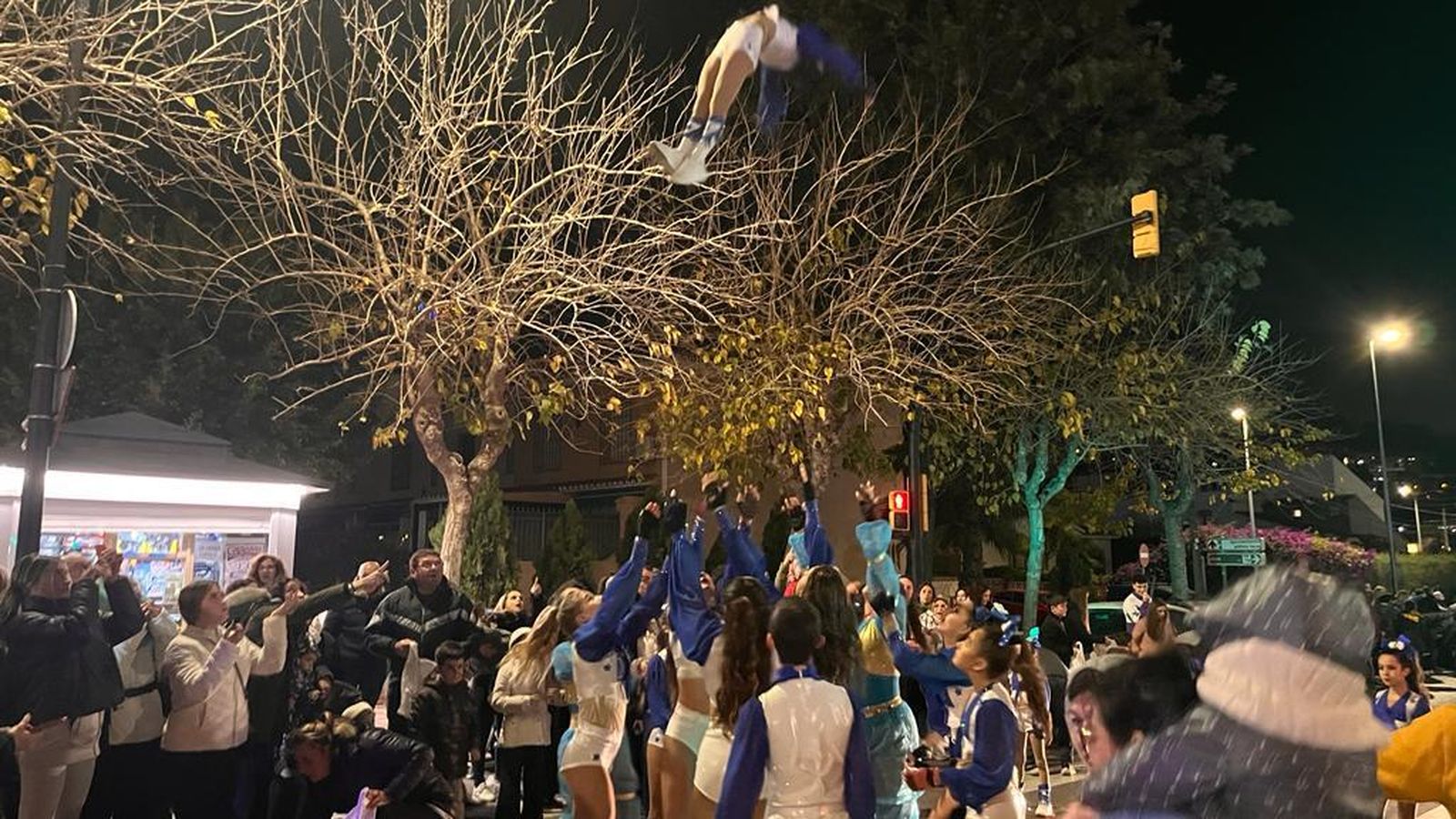 Las bailarinas de Gym Victory en la Cabalgata de los Reyes Magos en Rincón de la Victoria